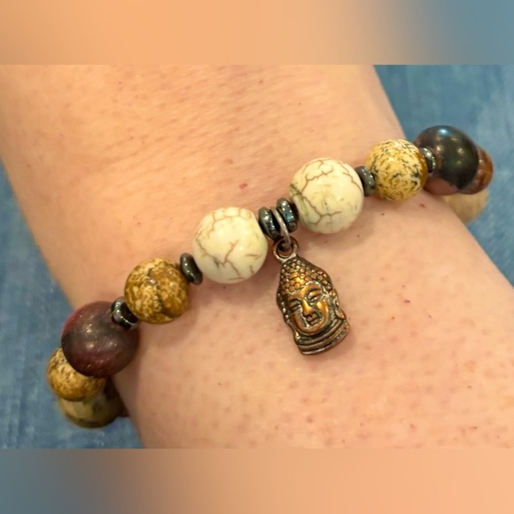 Stretch Bracelet with Jasper, Howlite, Unakite and a hanging Buddha Charm NEW - Picture 1 of 1